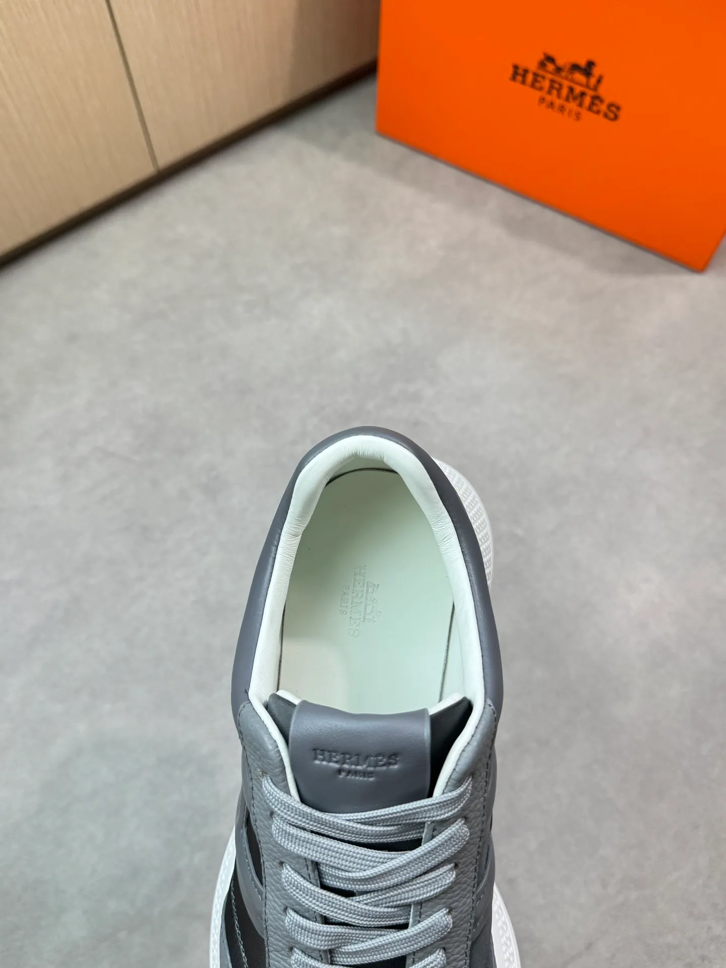 [HERMES] Hermès men's shoes 💰520💰 - high-end quality original items 🔍🔍🔍 casual sports shoes - upper: 🔝 pebbled calfskin, brand high mercerized canvas, body sewn with brand ´H´ totem, tongue brand logo cloth label - lining: water-dyed cowhide -Outsole: Ultra-light T men's shoes 💰U foam·rubber; two-color molded outsole -Ultra-high quality control·Fine workmanship: highlighted (high-end·luxury·grade) -Size: 39-44 (38, 45, can be customized)